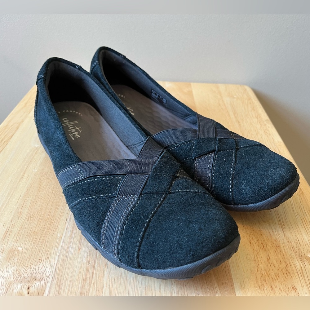 Clark’s black flats - size 12N. Excellent condition.